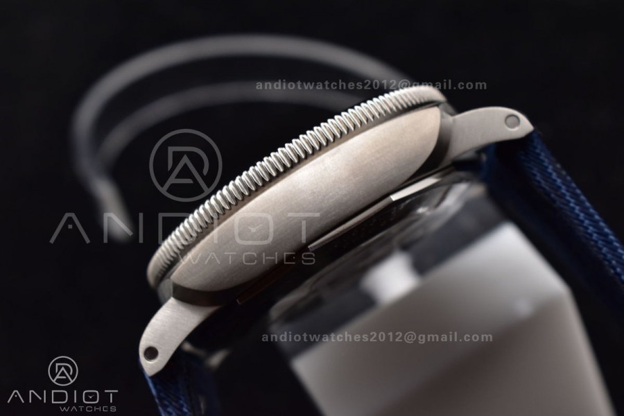 PAM985 Mike Horn Submersible Tit Blue TI/NY VSF P9010