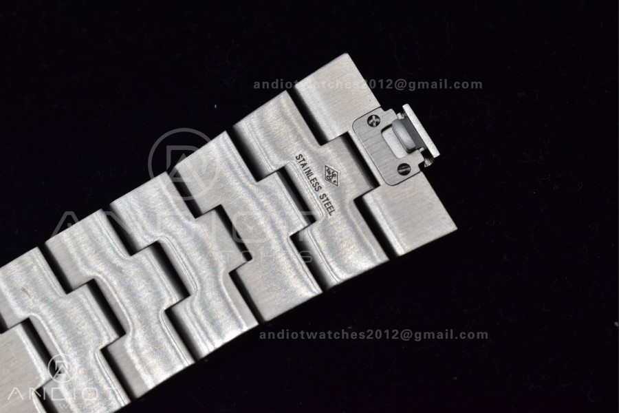 Overseas 4500V SS ZF 1:1 Best Edition Silver Dial on SS Bracelet A5100