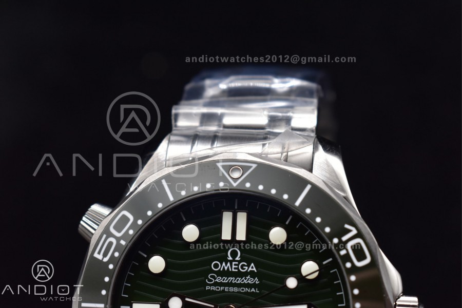 Seamaster Diver 300M VSF 1:1 Best Edition Green Ceramic Green Dial on SS Bracelet A8800 V2