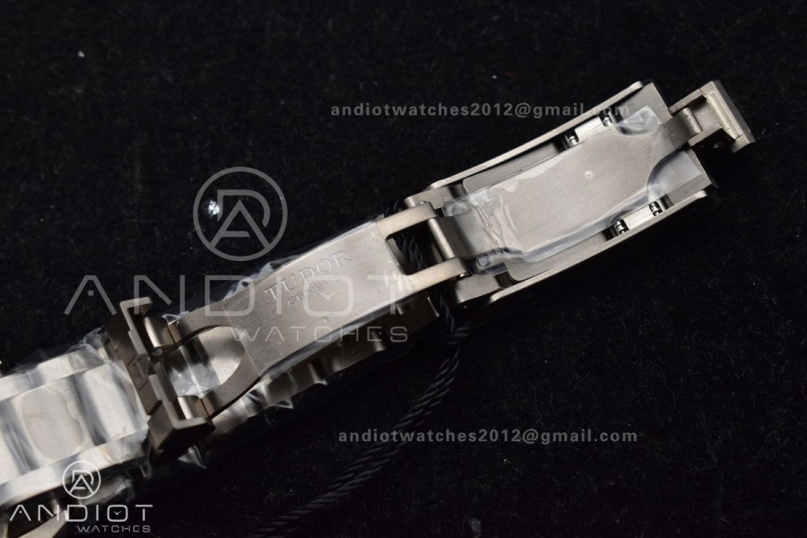Pelagos 39mm Titanium ZF 1:1 Best Edition Black Dial on Titanium Bracelet A2824