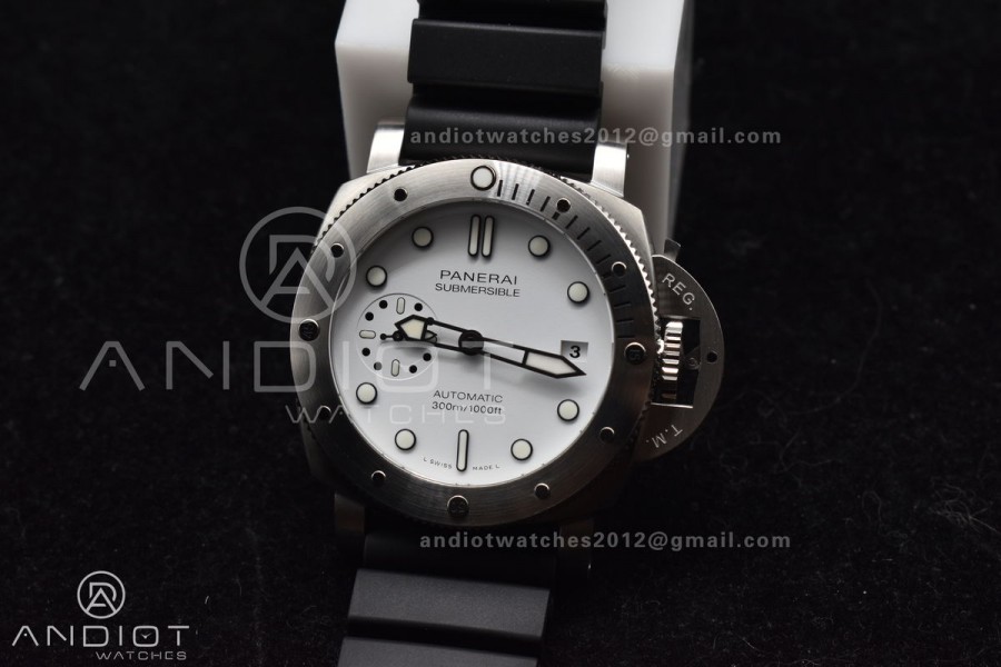 PAM2223 Submersible 42mm VSF Best Edition White Dial on Black Rubber Strap P900