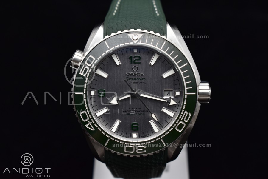 Planet Ocean 43.5mm SS VSF 1:1 Best Edition Green Bezel White Dial on Green Rubber Strap A8900 Super Clone