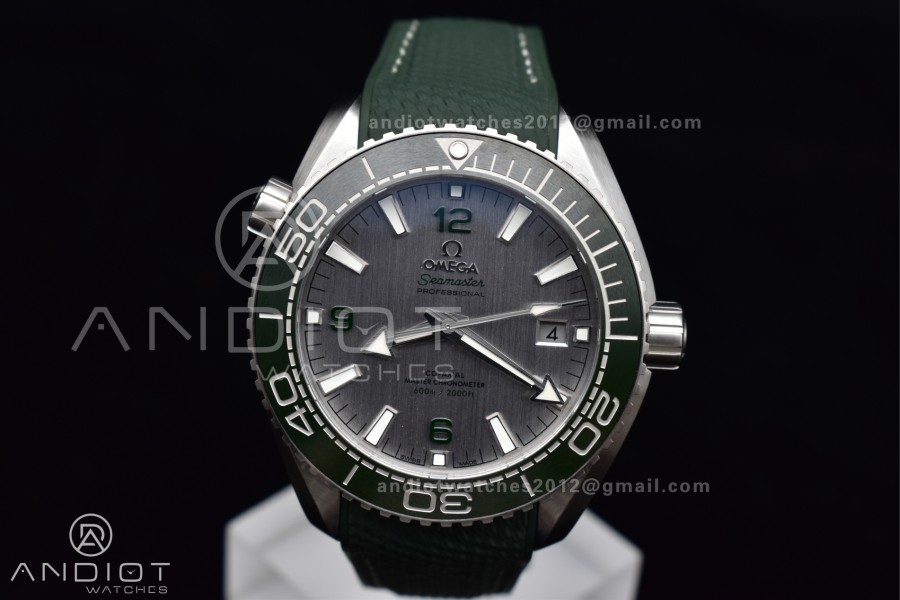 Planet Ocean 43.5mm SS VSF 1:1 Best Edition Green Bezel White Dial on Green Rubber Strap A8900 Super Clone