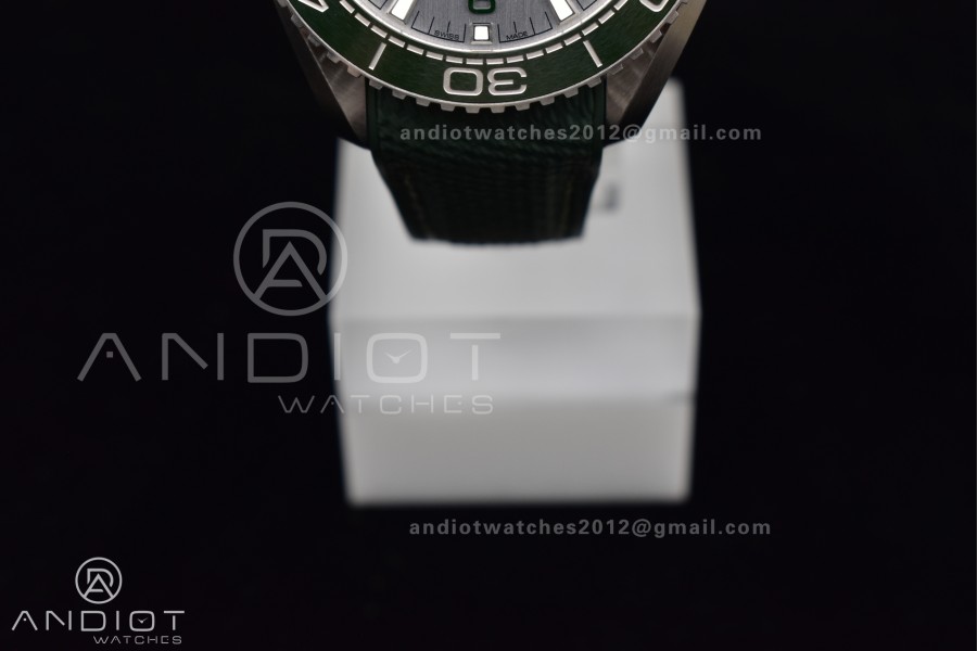 Planet Ocean 43.5mm SS VSF 1:1 Best Edition Green Bezel White Dial on Green Rubber Strap A8900 Super Clone